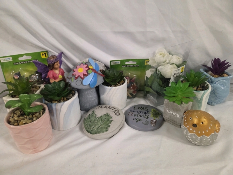 New | Assorted Garden Decor Lot