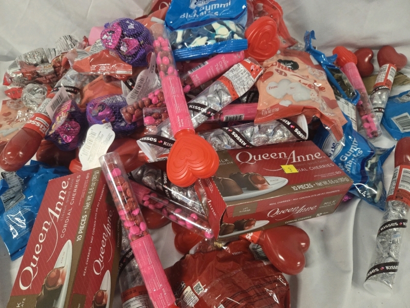 New | Large Assorted Candy & Chocolates Lot