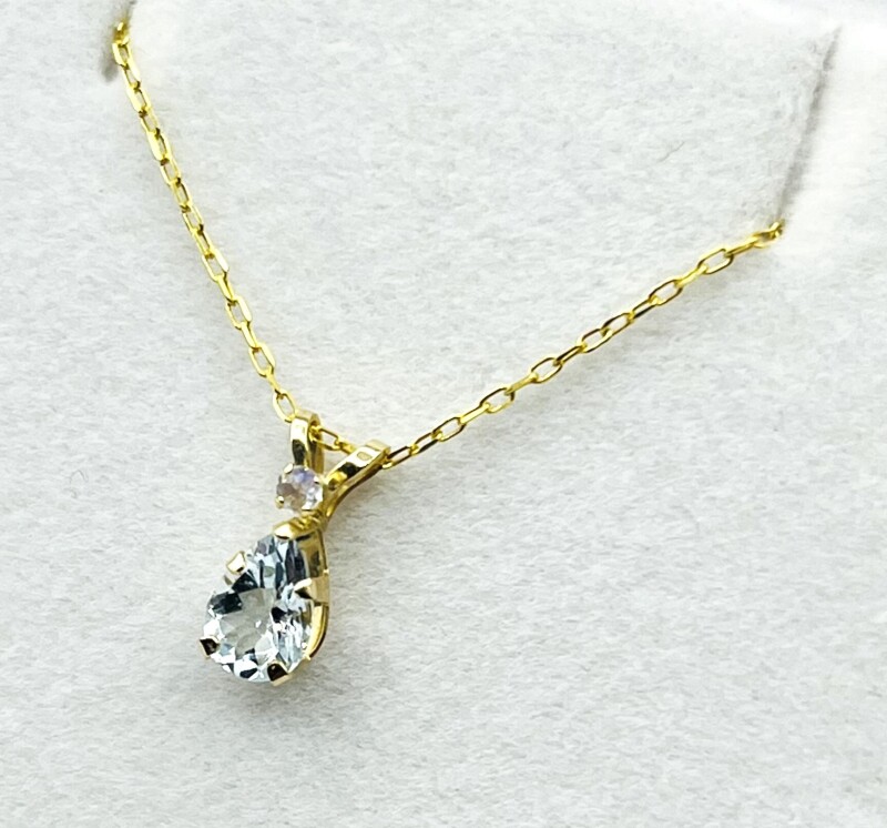NEW 10KT Yellow Gold Natural Aquamarine (0.55ct) And Diamond with Gold Plated Sterling Silver Chain, Retail $400.00. Aquamarine is the birthstone for March.