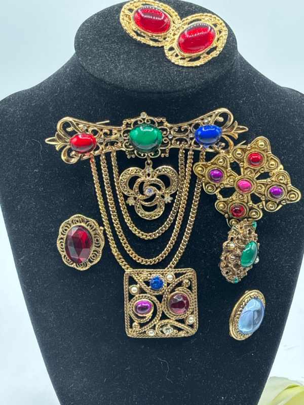 Vintage Coloured Stones Jewelry Lot 6 Brooches One pair Earrings