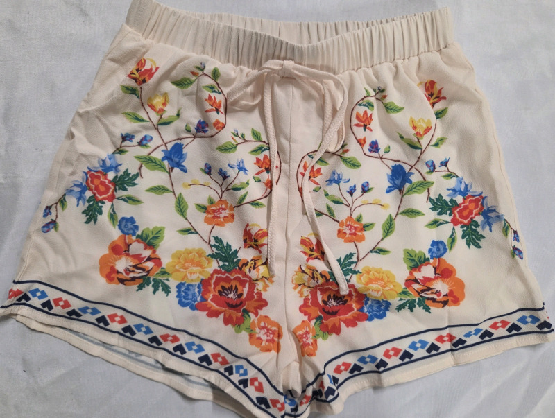 New | Size Small Women's Breezy Flower Shorts