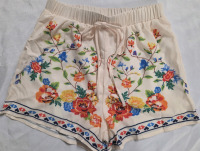 New | Size Small Women's Breezy Flower Shorts