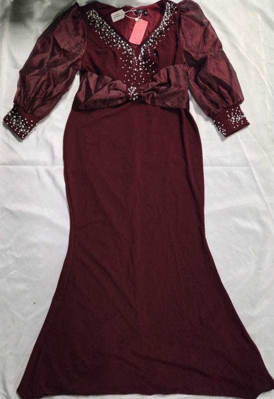 New | Size 1XL Women's Floor Length Long Sleeve Gown