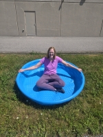 New | 4ft Long Round Plastic Kiddie Pool/ Pool For Dogs!