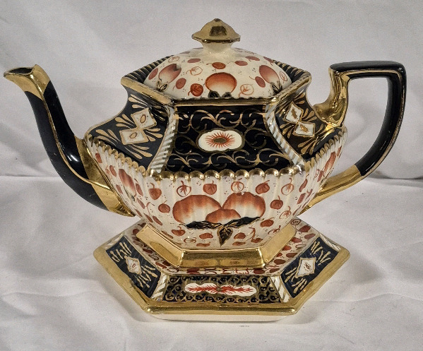 Vintage Imari Pattern Teapot 6" Tall with Stand 7" diameter