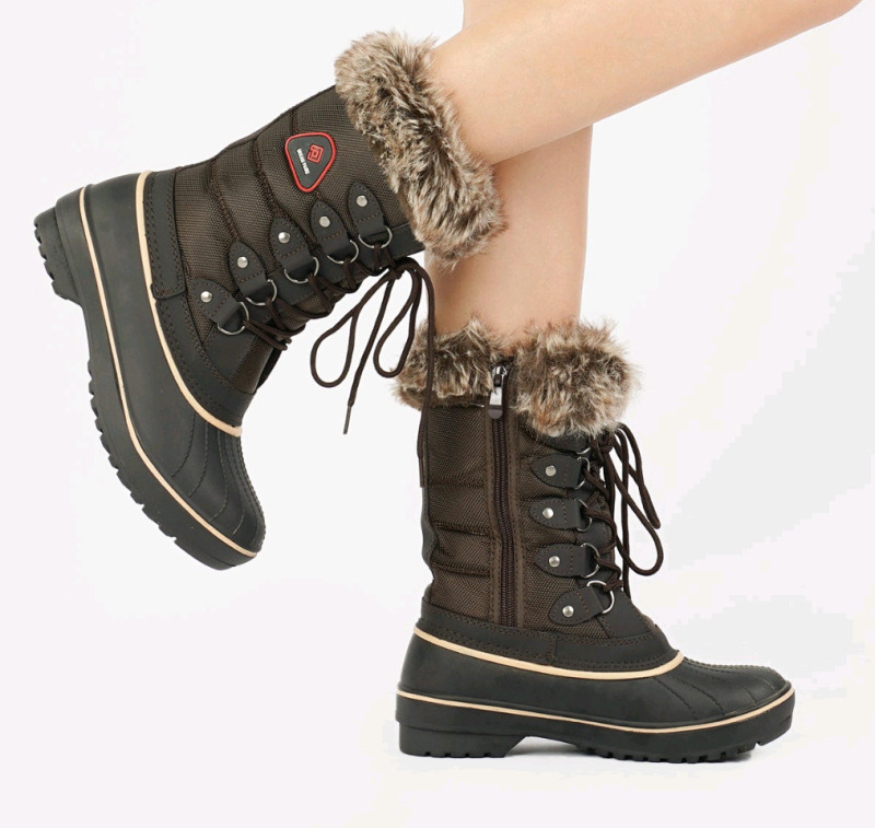 New sz 6 Women's Dream Pairs Winter Boots Retails for $60
