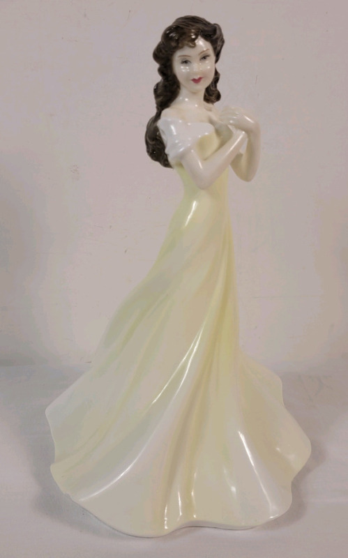 Royal Doulton " Chelsea Kathryn " Figurine , H.N. 4040 . Signed on Bottom . Measures 8 1/4" tall