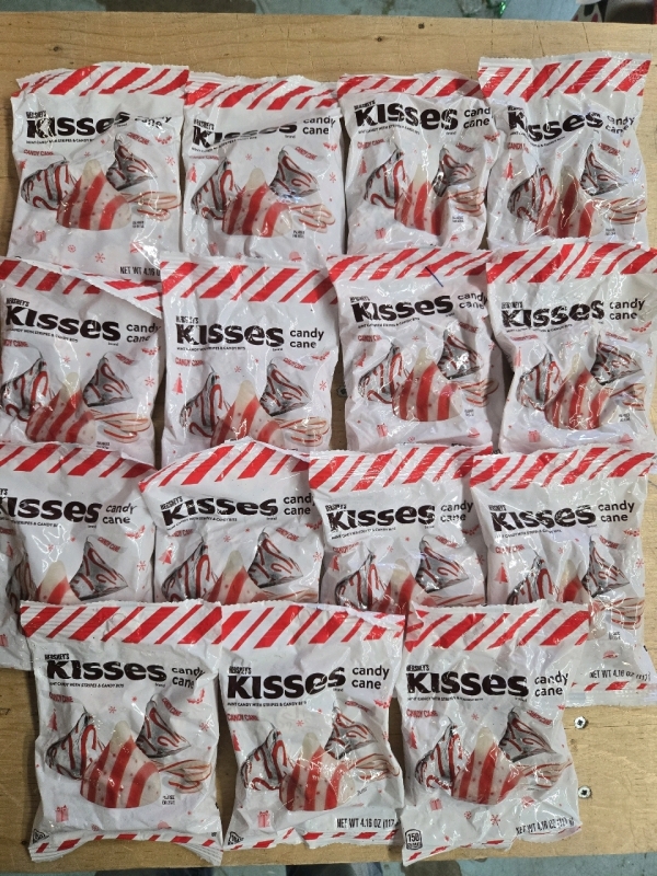 15 New | 117g Hershey's Kisses Candy Cane Flavoured BB: 10 2025