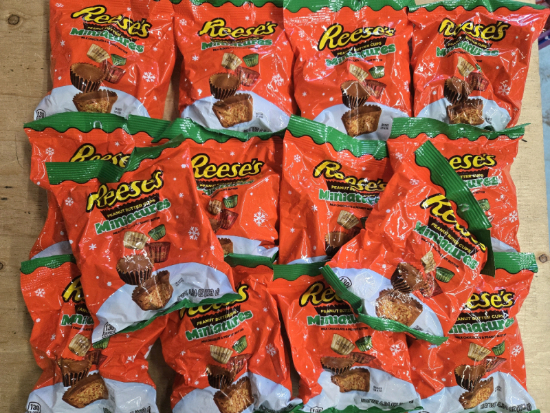 14 New | 123g Reese's Peanut Butter Cups Minatures BB: 07 2025