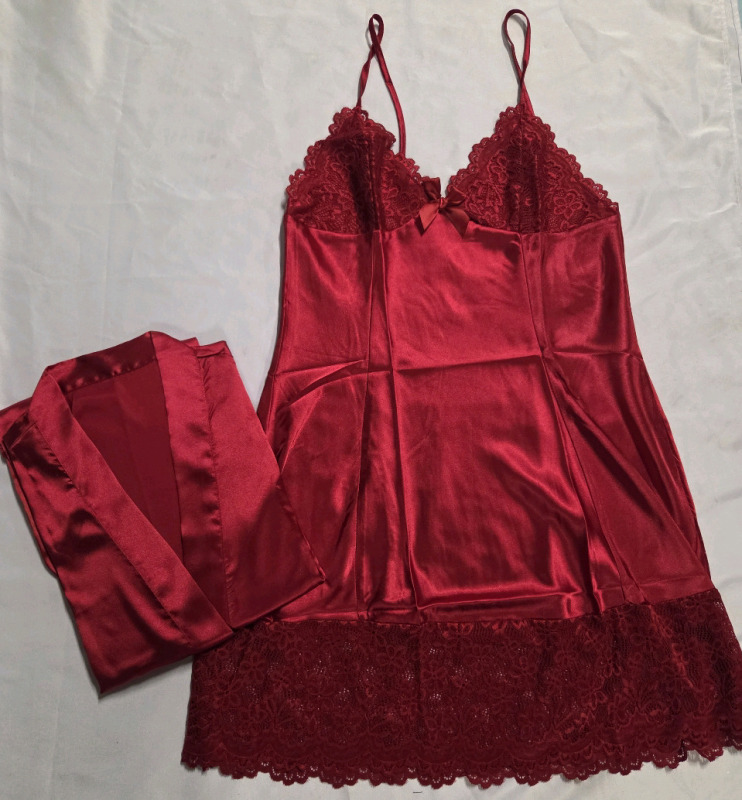 New | Size Large Women's Gorgeous Night Gown and Robe Set