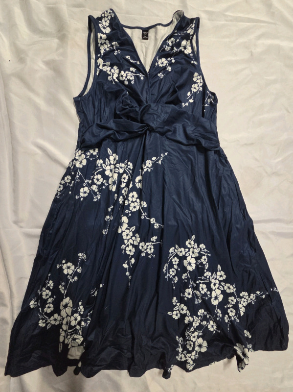 New | Size 2XL Women's Tank Top Knee Length Dress