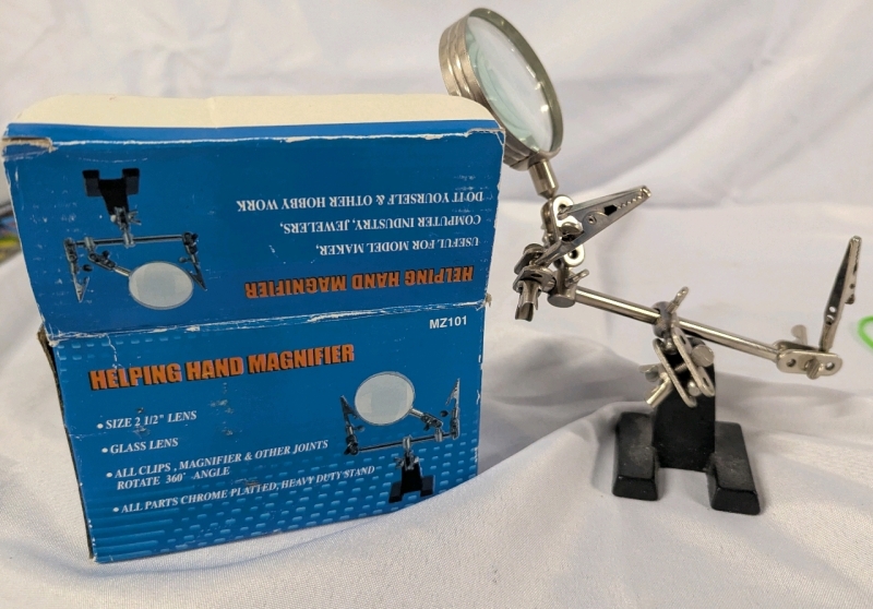 New Helping Hand Magnifier. 2.5" Lens.