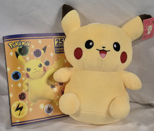New Pok&eacute;mon Pikachu 10" Plush & Card Album