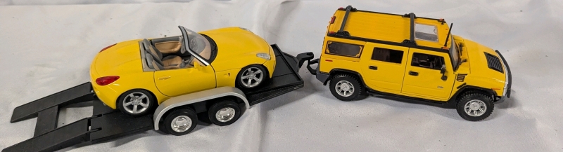 2 Diecast Cars with Trailer. 2006 Pontiac Solstice (1/24 Scale) & a Hummer (1/27 Scale)
