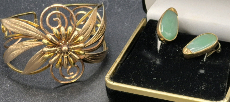 Vintage Krementz Wired Floral Cuff Bracelet & Clip-on Earrings Green Stone in Box