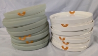 19 Vintage Silicone Lids & Precidioobjects Hard Plastic Plates. Lisa Measure 8" Long. 9 Plates, 10 Lids.