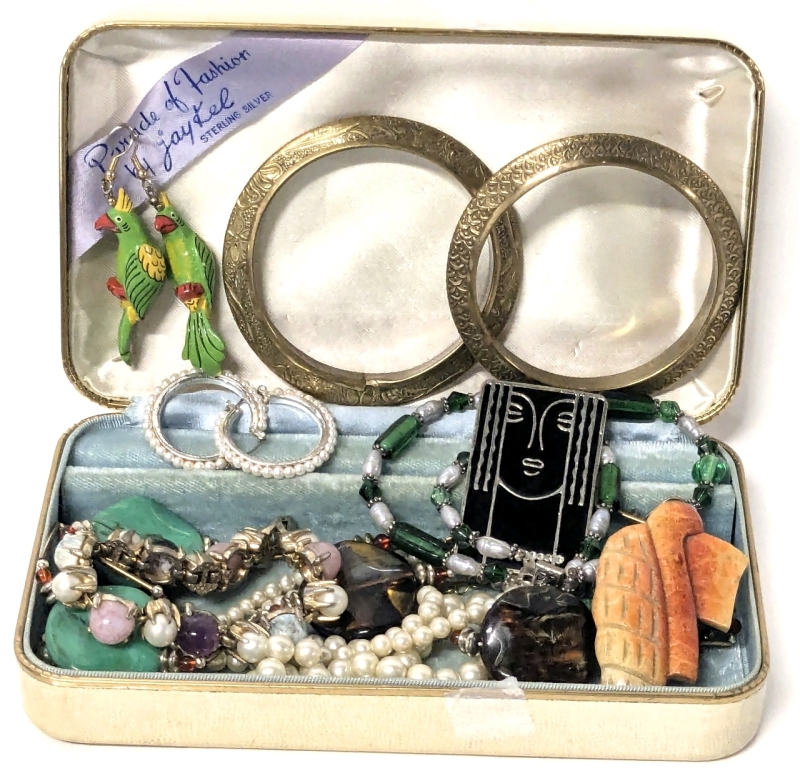 Vintage Jewelry in Jaykel Hard Jeweley Case inck Signed RITZ + More : 7" &times; 4" &times; 1.6"