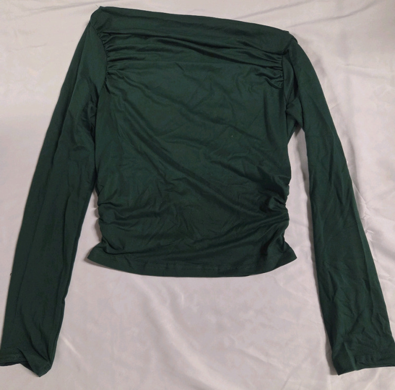 New | Size M Women's Gorgeous Longsleeve Top