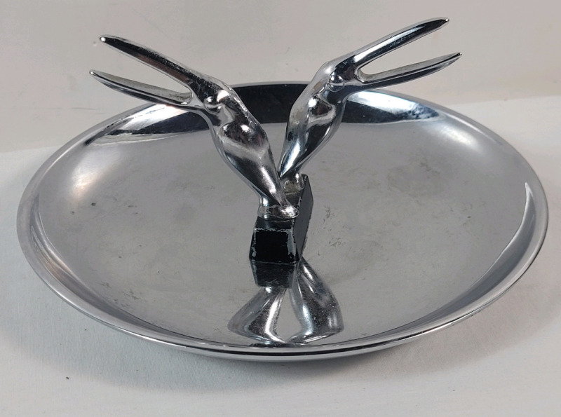 Vintage MCM Hamilton Bird Ashtray Pelican Toucan Cigarette Holder . Measures 5 &frac34;" diameter