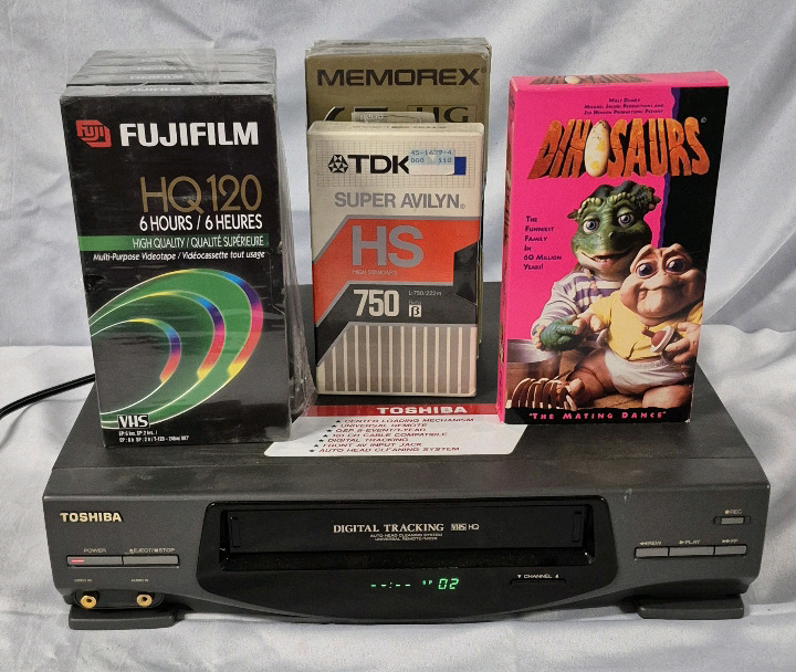 Toshiba VHS Machine & 7 New Blank Tapes - Powers Up