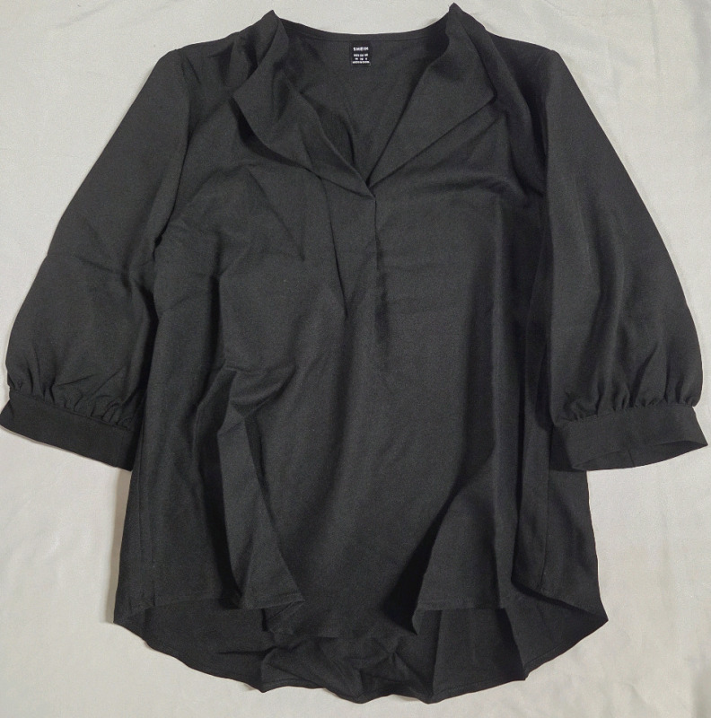 New | Size M Women's Stunning Blouse