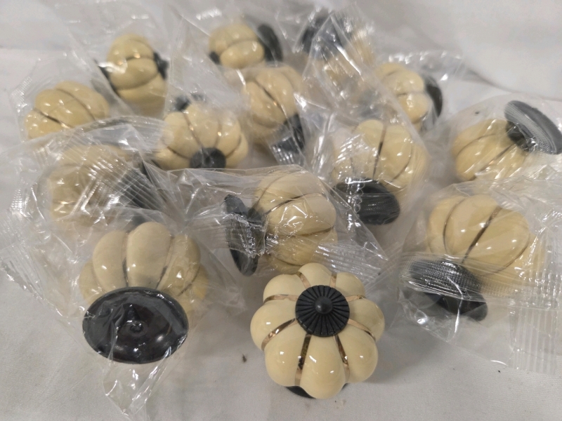 14 New | 1 &frac12;" Drawer Knobs