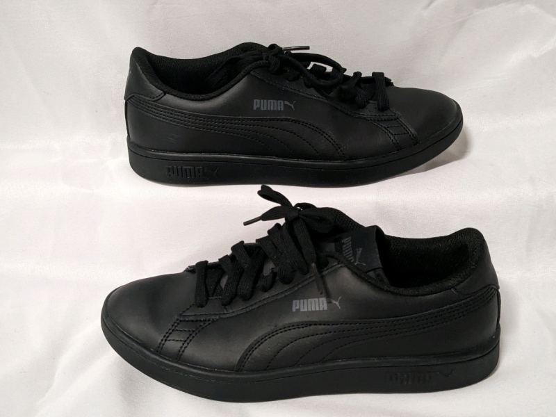 New PUMA Junior Smash V2 L R: Black (Size 6.5C)