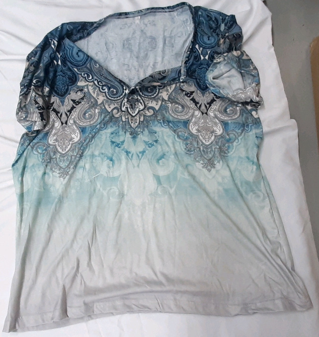 New Women's Size 2XL Shirt