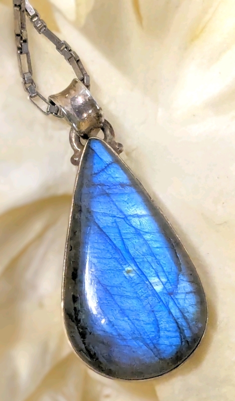 Breathtaking Large Vintage Labradorite Pendant Stamped 925 (1.75" Long Incl Bale) on 18" Long 925 Sterling Silver Chain