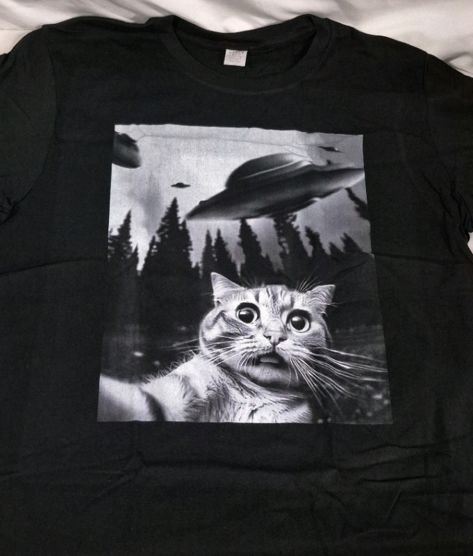 New sz Large Adult T-Shirt - UFO's & Cat
