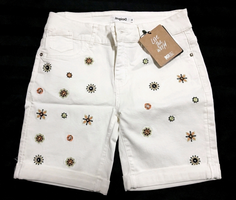 New DESIGUAL Unique Embroidered Bermuda Shorts (Size 2)