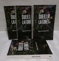 New 4 Paperback Books in French.