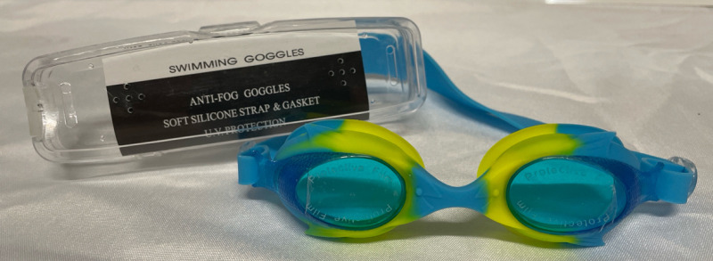 New Kids&rsquo; Swim Goggles with Case