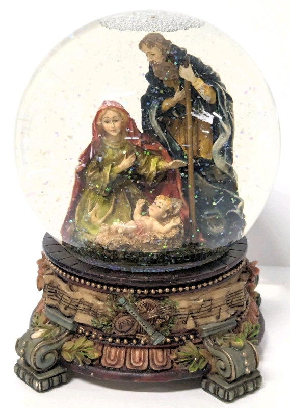 Vintage Nativity Musical Snow Globe, Plays "Silver Night", Originally Bought from Eaton's, 6" Tall, No Cracks, Chip on Top Of One Foir6