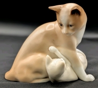 Vintage 1988 "Mothers Devotion" Mother Cat & Kitten Figurine by Paul Ipsen for Franklin Mint, 4.25" Tall, Small Chip in Ear