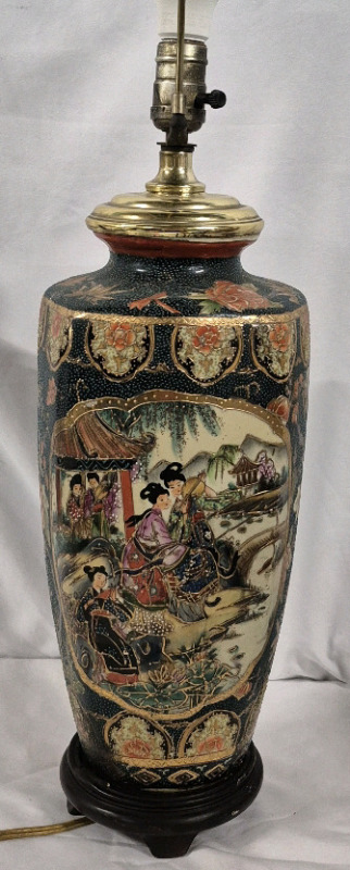 Vintage Beautiful Ceramic Asian Design Lamp - Working