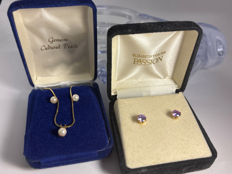 Elizabeth Taylor Light Purple Passion Stud Earrings Pearl Necklace with Pearl stud Earrings not Checked see description for more