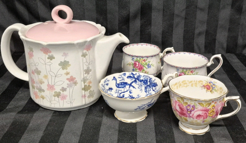 Vintage 6.5" Tall Sadler Teapot with Teacups - Royal Albert & Coalport