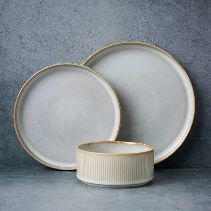 New in Box | FAMIWARE Star Series 12-Piece Dinnerware Set, Chip and Scratch Resistant, Microwave and Dishwasher Safe , Cappuccino White 0-ST038 | Retails Over $90!