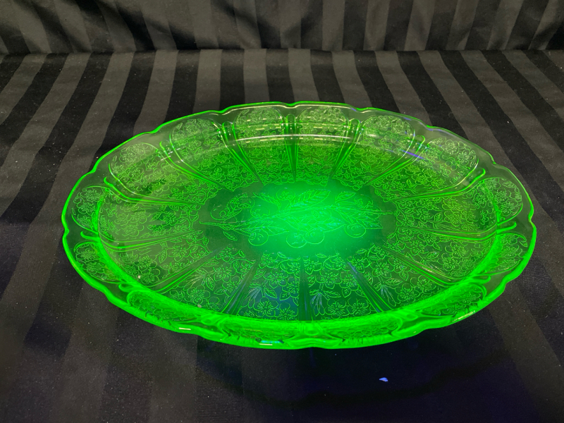 13&rdquo; Cherry Pattern Uranium Glass Platter | No Chips or Cracks