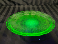 13&rdquo; Cherry Pattern Uranium Glass Platter | No Chips or Cracks