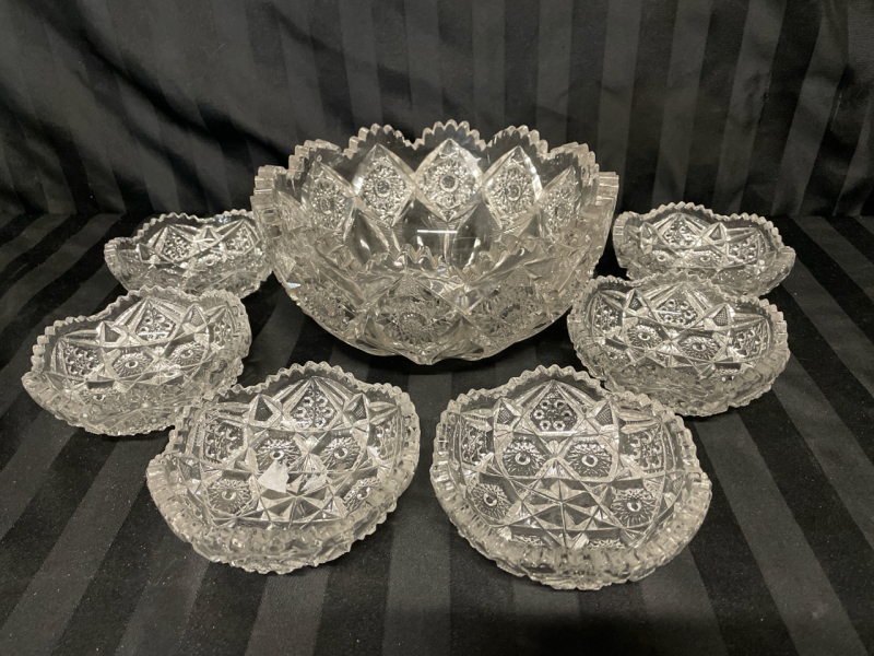 7 piece Pressed Glass Serving Set | Large Bowl 9&rdquo;, Small Bowls 5&rdquo; | No Chips or Cracks | Stunning Set in the Style of L.E. Smith Quintec Heritage Bowls
