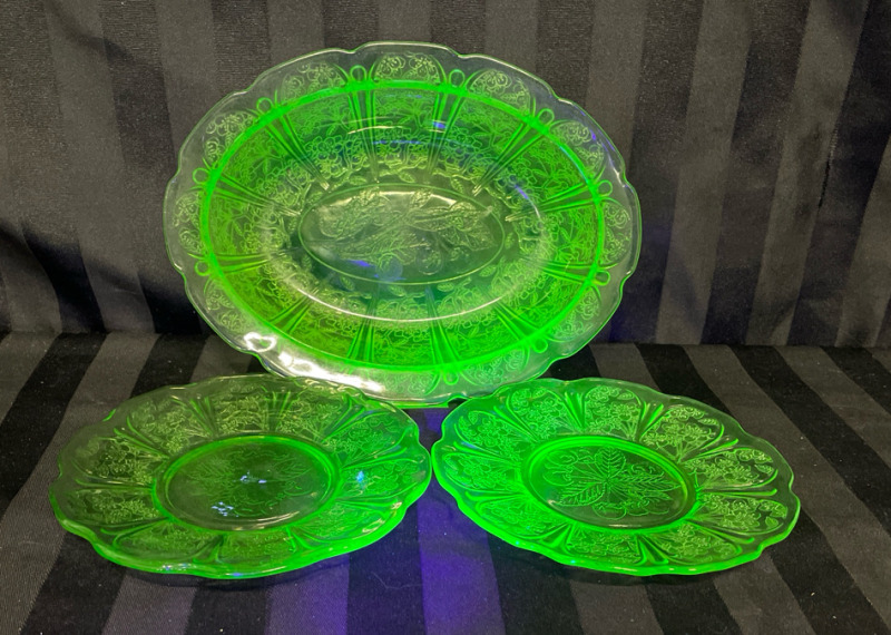 4 Cherry Pattern 9&rdquo; Uranium Glass Bowl with 2 - 6&rdquo; Side Plates | No Chips or Cracks