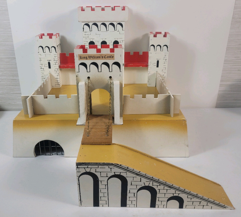 Vintage 60s/70s Tiger Toys Co. King William's Castle Wooden Toy Castle w/Original Box , Complete . Some Wall Pieces Do Have Repairs / Broken , Box missing one end .