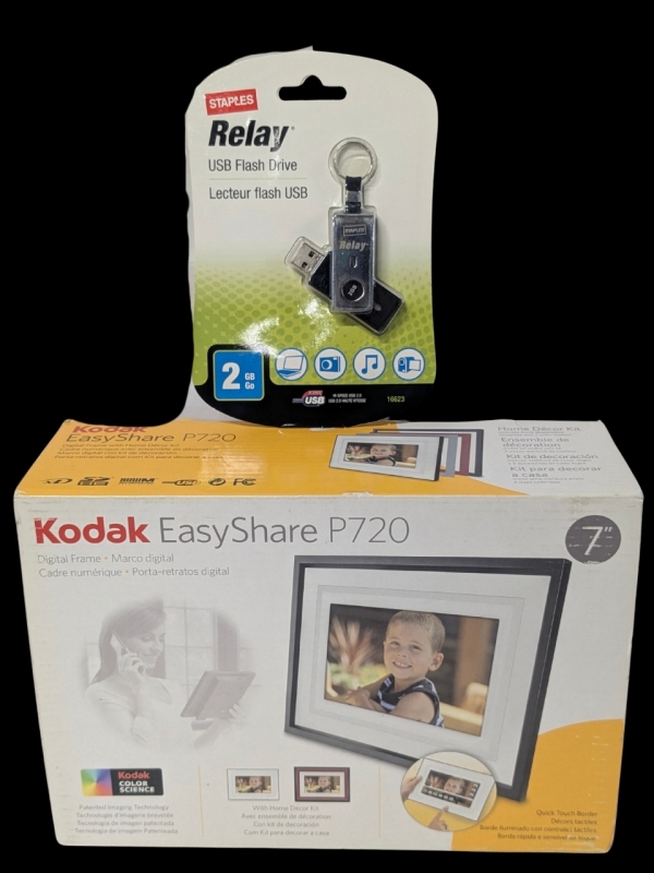 New Sealed KODAK Easy Share P720 7" Digital Photo Frame with Home Decor Kit & New Staples RELAY 2GB High Speed USB 2.0 Flash Drive