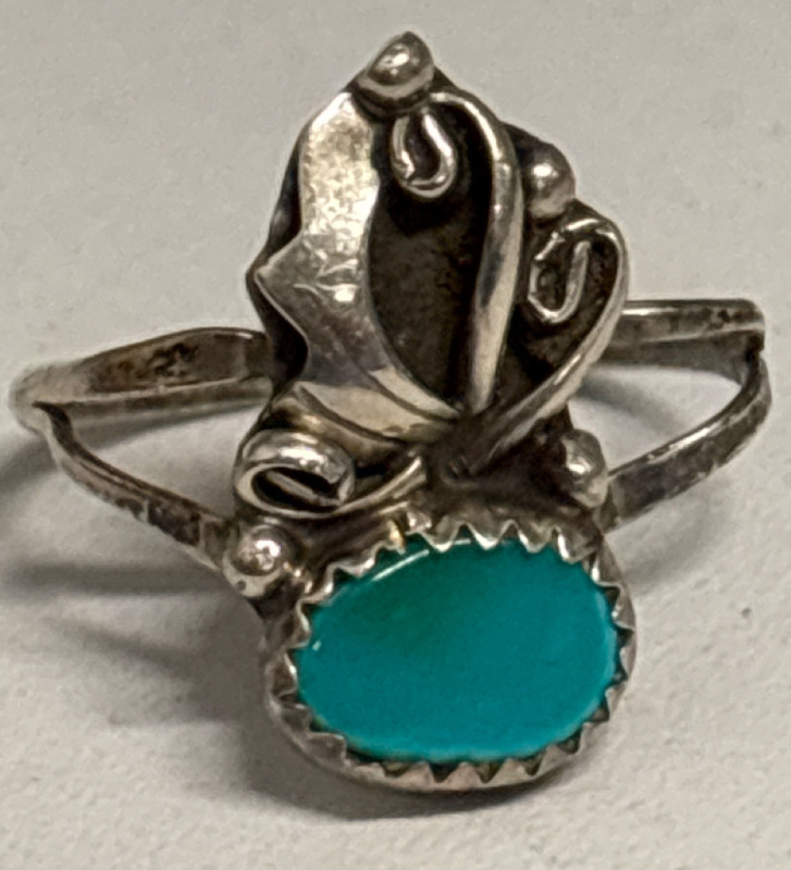 Navajo Sterling Silver Dog Tooth prong set Oval Turquoise Stone Size 7 Stamped Sterling