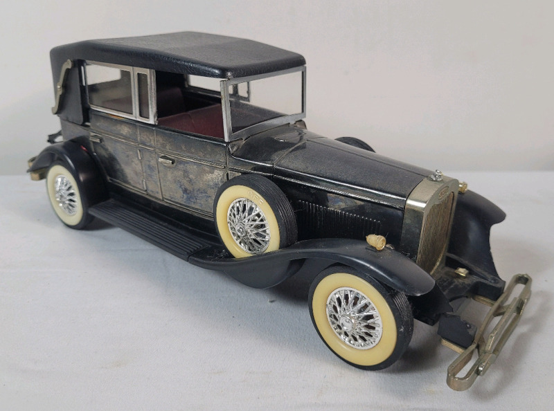 Novelty 1928 Lincoln Model L Convertible AM Radio Model Car . Tested Working . Measures 10.5" long