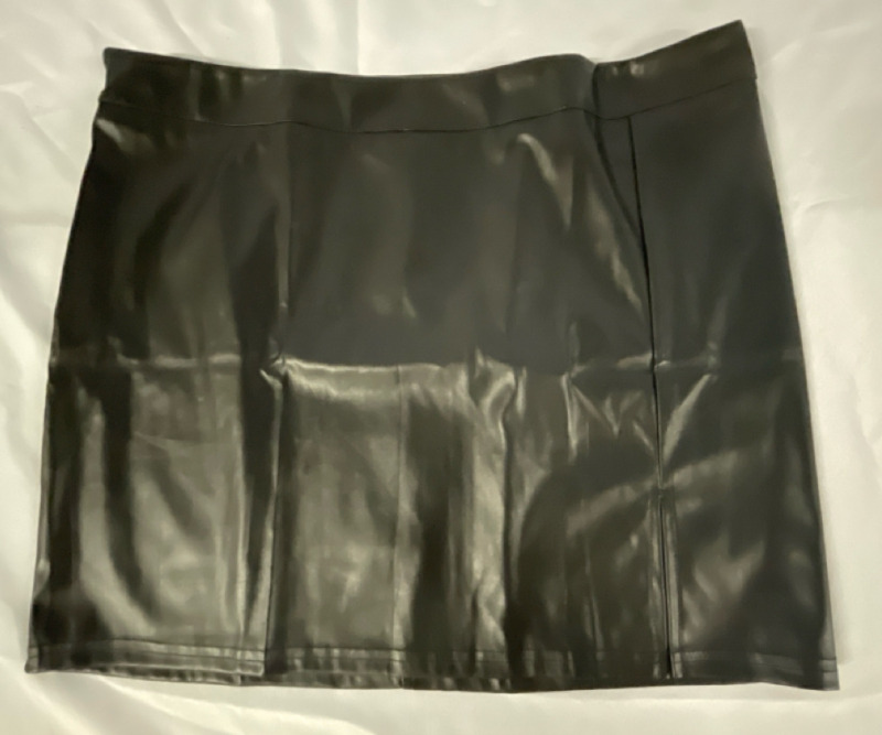 New 2XL Ladies Pleather Mini Skirt with Side Zip