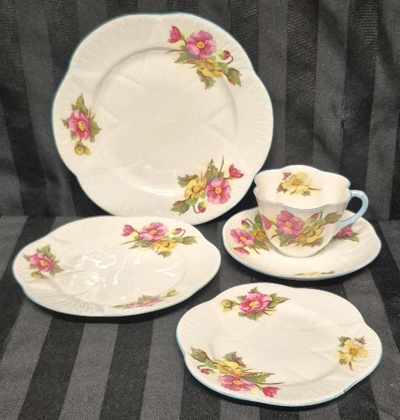 5 Piece Vintage SHELLEY BEGONIA Pattern Cup, Saucer & Plates Set