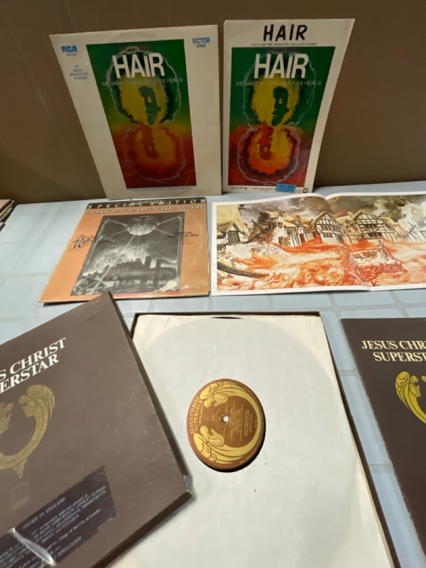 [WOW] 3 Special Edition SOUNDTRACKS | HAIR includes Sheet Music for the Ttle Song | JESUS CHRIST SUPERSTAR 3 Album Set Recorded in England by Stars Past and Present with Lyric Booklet | WAR IF THE WORLDS 12&rdquo; Single from Jeff Ltnne&rsquo;s Musical Version with F